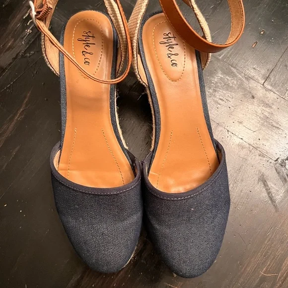 Shoes - Picture 2 of 4